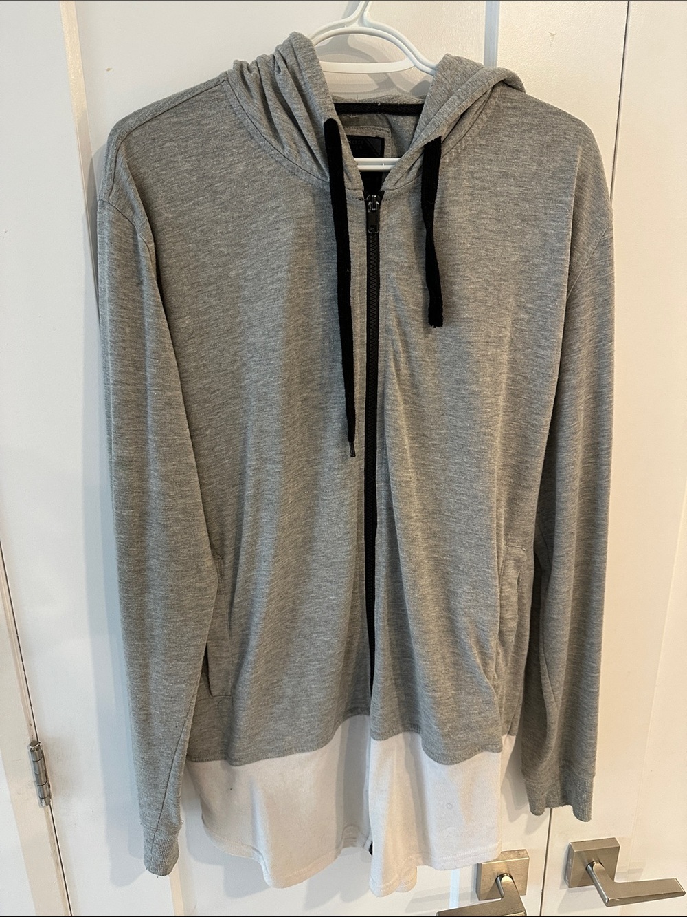 Bleecker & Mercer Grey & White Unisex Hoodie w/ Zipper & Front Pockets - Size L
